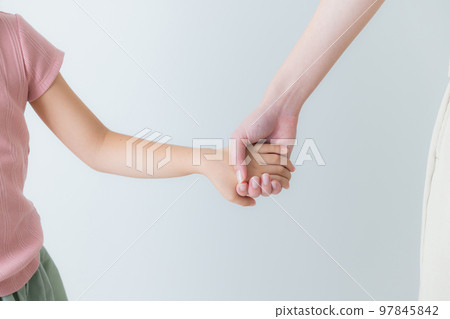 Parent and child Elementary school girl 97845842