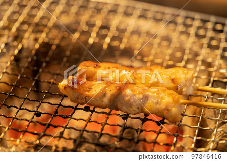 烤雞肉串 木炭火盆炭烤 97846416
