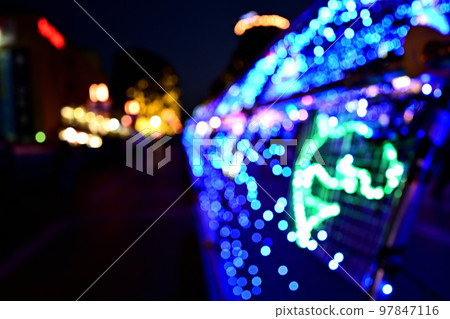 看似冷,實則暖,燈火通明 看似冷,實則暖,燈火通明 97847116