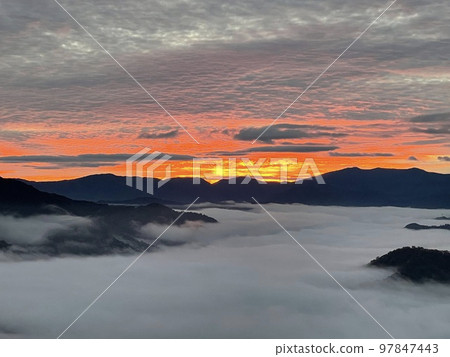 越後駒岳日出和雲海 97847443