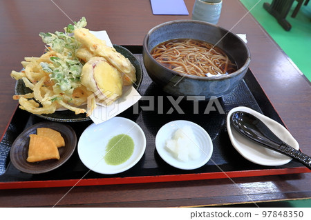 路邊車站拉塞米薩托風景 97848350