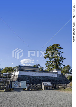 小田原城址公園 從馬厩圍欄看到的天守閣 97848360