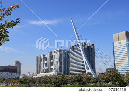 可以看到傳送橋的江東區有明的風景 可以看到傳送橋的江東區有明的風景 97850216