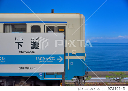 Shikoku/Ehime/Shimonada Station/Station name display and train that floats in the unobstructed view of the Seto Inland Sea/Iyo City, Ehime Prefecture (1) Shikoku/Ehime/Shimonada Station/Station name display and train that floats in the unobstructed view of the Seto Inland Sea/Iyo City, Ehime Prefecture (1) 97850645