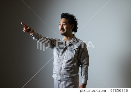 工作服的大鬍子』 97850836