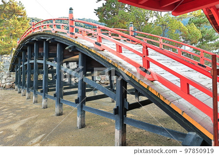退潮時的嚴島神社反橋 97850919