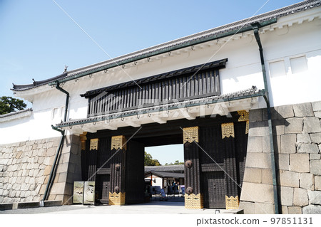 beautiful castle entrance beautiful castle entrance 97851131
