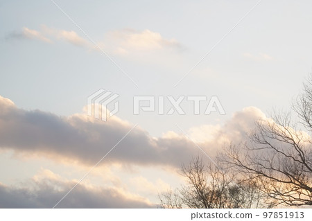 蒼白的天空 蒼白的天空 97851913
