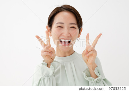 business peace woman 97852225