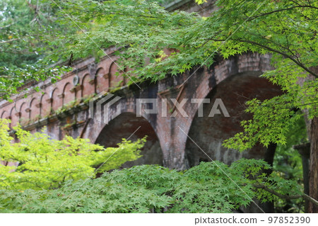 Nanzenji Suirokaku was built to send water from Lake Biwa to Kyoto city. Nanzenji Suirokaku was built to send water from Lake Biwa to Kyoto city. 97852390