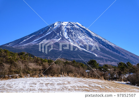 The countryside of Fujigane and the superb view of Mt.Fuji, winter scenery The countryside of Fujigane and the superb view of Mt.Fuji, winter scenery 97852507