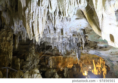 石垣島洞穴石 97856501