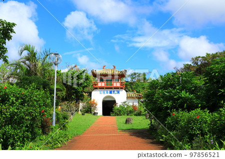 石垣島洞穴石 97856521