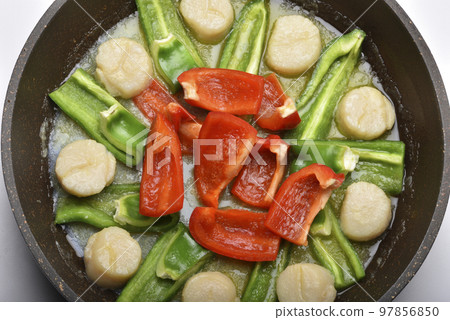 海鮮干貝燈籠椒的料理食譜靜物高視角視圖 97856850