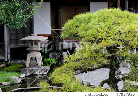 Sengokuen lantern 97857939