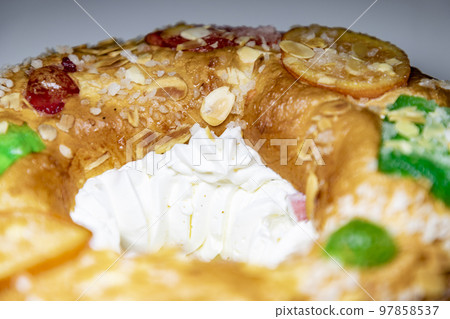 Roscon. Roscon de Reyes. Kingcake. Bun made with a sweet dough in the shape of a toroid decorated with slices of candied, candied or crystallized fruit of various colors with cream inside. 97858537