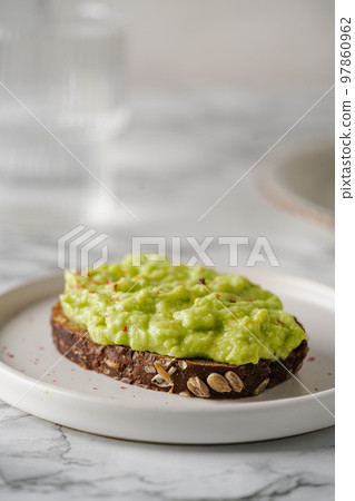 Healthy avocado toasts 97860962