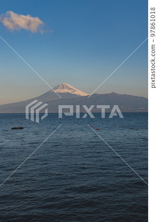 海、富士山和日出 97861018