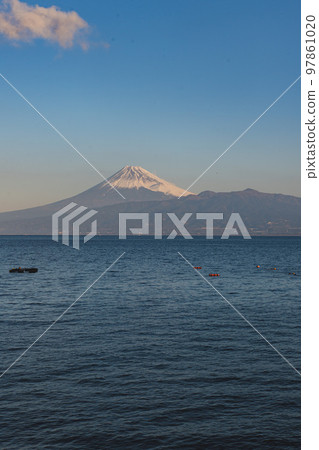 海、富士山和日出 海、富士山和日出 97861020