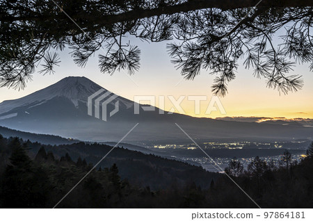 Mt.Fuji and Magic Hour (at Nijumagari Pass) 97864181