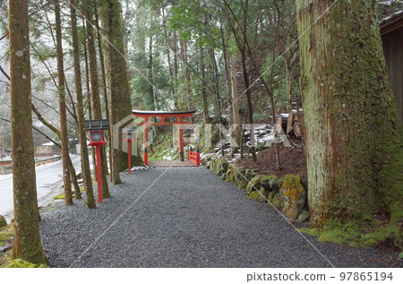 Scenery of Omohi River and Okumiya approach_Sohonsha Kifune Shrine 97865194