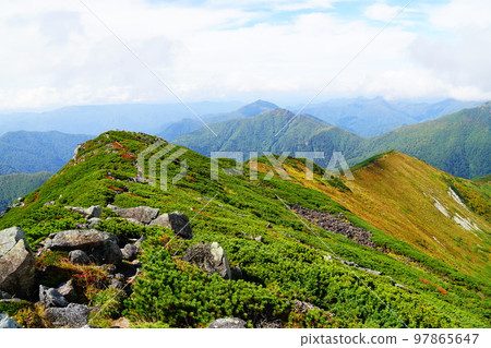 從山頂眺望的幌尻山北捲曲 從山頂眺望的幌尻山北捲曲 97865647