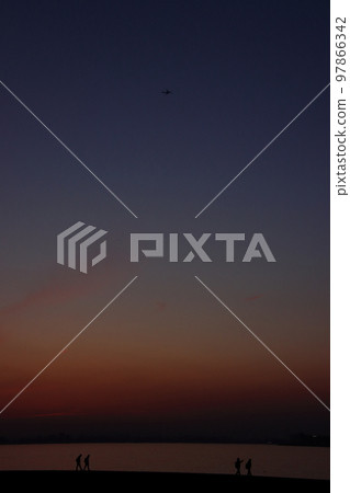 Sunset Blue Hour [千葉縣千葉市美濱區海濱幕張地區] 97866342