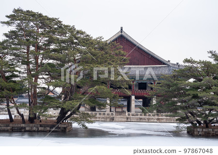 Gyeongbokgung main royal palace of the Joseon dynasty in Seoul South Korea Gyeongbokgung main royal palace of the Joseon dynasty in Seoul South Korea 97867048