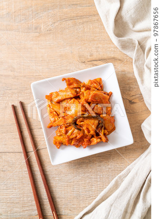 stir-fried pork with kimchi 97867656