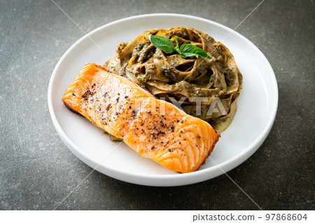 pesto fettuccine spaghetti pasta with grilled salmon fillet 97868604