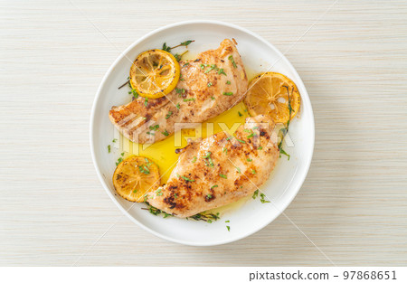 grilled chicken with butter, lemon and garlic 97868651