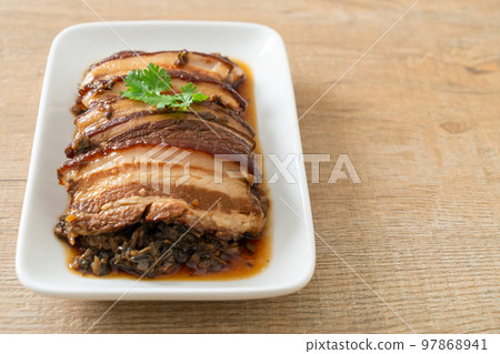 Steam Belly Pork With Swatow Mustard Cubbage Recipes or Mei Cai Kou Rou 97868941