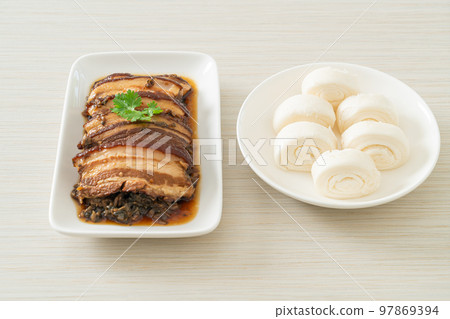 Steam Belly Pork With Swatow Mustard Cubbage Recipes or Mei Cai Kou Rou Steam Belly Pork With Swatow Mustard Cubbage Recipes or Mei Cai Kou Rou 97869394
