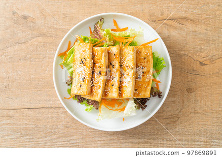 teriyaki tofu salad with sesame teriyaki tofu salad with sesame 97869891