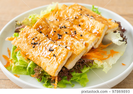 teriyaki tofu salad with sesame 97869893