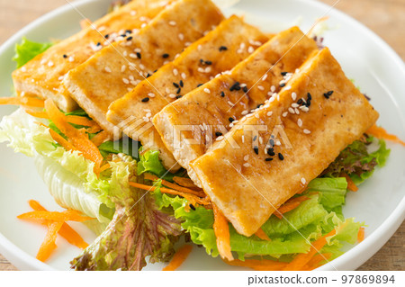 teriyaki tofu salad with sesame 97869894