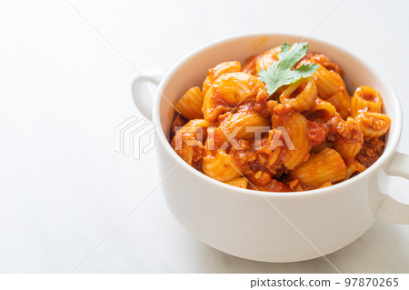macaroni with tomatoes sauce and mince pork 97870265