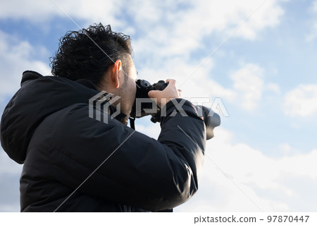 An image of an easy-to-use photographer 97870447