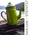 湖邊的水壺 97870737