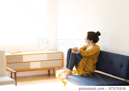 Woman with smartphone 97870936