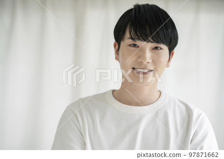 年輕人穿白T卹護膚美容形象寫真 97871662