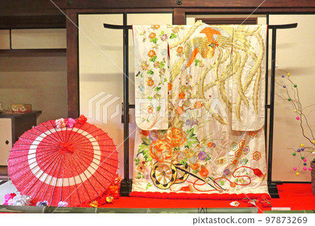 Uchikake and Japanese umbrella 97873269