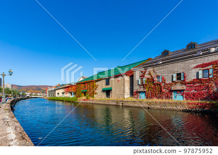 秋天的北海道/小樽運河風景和湛藍的天空 秋天的北海道/小樽運河風景和湛藍的天空 97875952