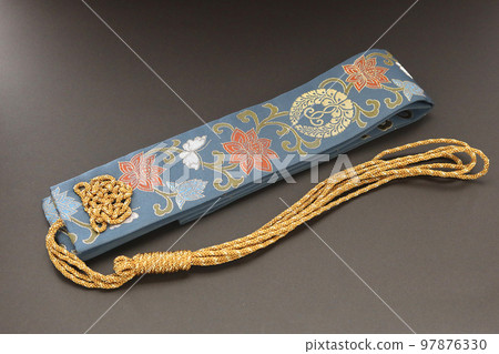 Believers Shikisho 7, which is hung at the memorial service of the Jodo Shinshu Hongwanji sect (Nishi Hongwanji) 97876330