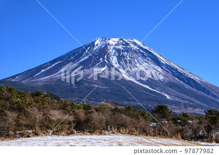 富士金的鄉村和富士山的絕景,冬天的風景 富士金的鄉村和富士山的絕景,冬天的風景 97877982