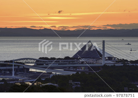 Sunrise over Tokyo Bay and Hakkeijima [photographed in 2023] 97878751
