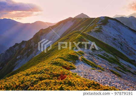 The ridgeline of autumn leaves leading from Rengedake at sunset to Harinoki 97879191
