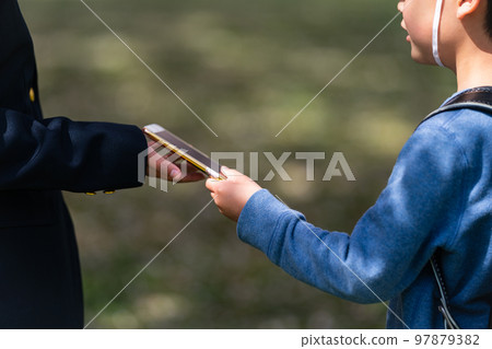 smartphone, sumaho, primary school student 97879382