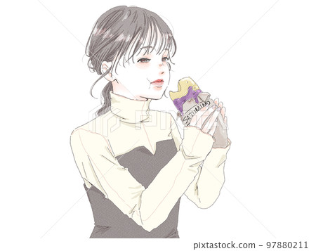 嘴裡塞著美味的烤紅薯的女人 97880211