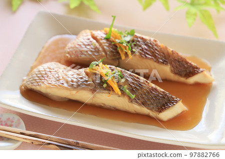 煮沸的海鯛 煮沸的海鯛 97882766